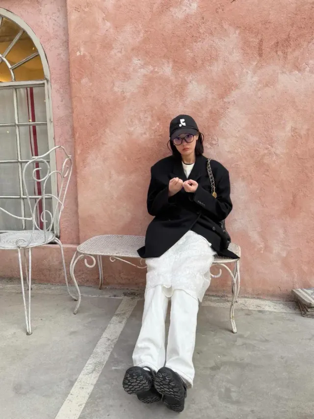 오버사이즈 재킷과 볼캡 | 포멀한 재킷에 캐주얼한 모자를 더한 믹스매치 스타일 /사진=이주연 인스타그램