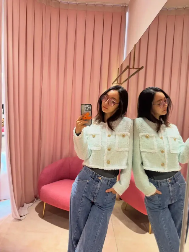 케이블 니트 베스트 | 셔츠와 레이어드하여 클래식하면서도 경쾌한 프레피 룩 완성 /사진=서효림 인스타그램