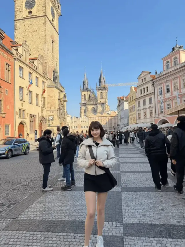 화이트 숏패딩 | 밝은 컬러로 얼굴을 환하게 밝히는 반사판 효과의 아우터 스타일링 /사진=구잘 인스타그램