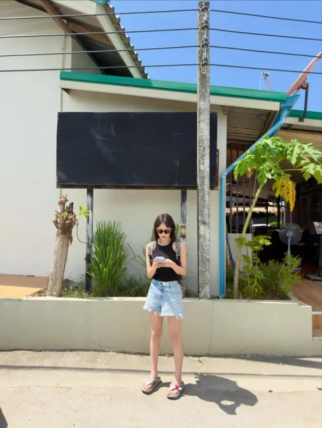 플랫폼 플립플랍 | 높은 굽과 메탈릭한 컬러감으로 비율과 스타일을 동시에 잡은 슈즈