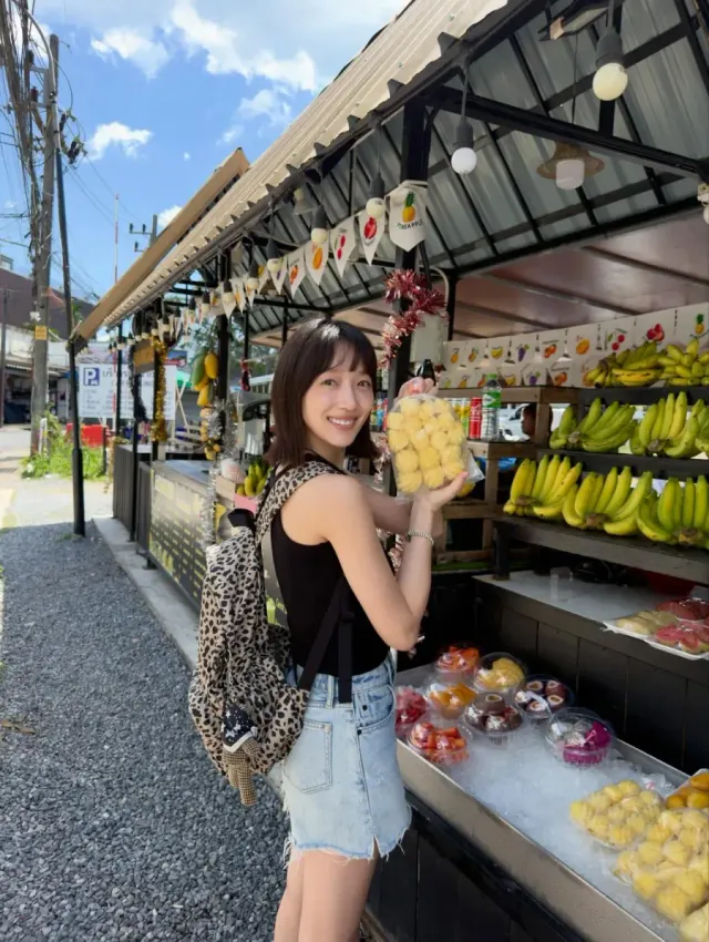 블랙 민소매 탑 | 탄탄한 리브 조직의 슬리브리스로 완성한 깔끔한 상의 실루엣