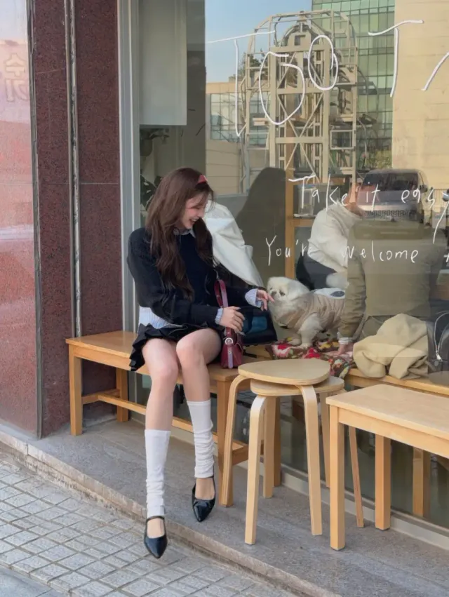 화이트 니삭스 | 다리 라인을 길어 보이게 만드는 화이트 삭스 레이어링