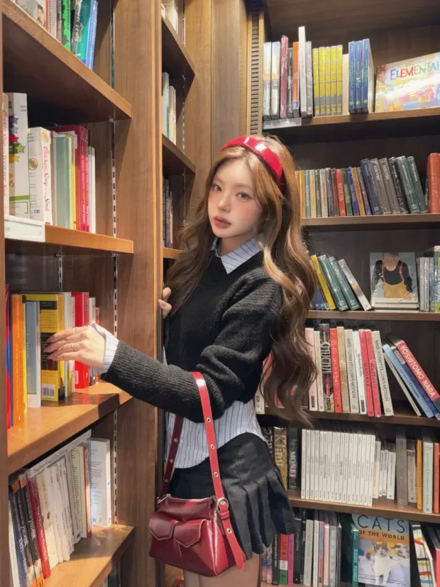 레드 헤어밴드 | 얼굴빛을 화사하게 밝혀주는 강렬한 레드 포인트