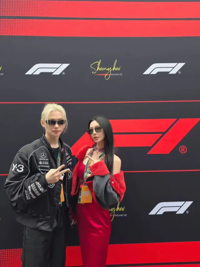 페라리 레드 드레스 | 슬림한 실루엣과 강렬한 컬러감이 돋보이는 롱 드레스 스타일링 /사진=클라라 인스타그램