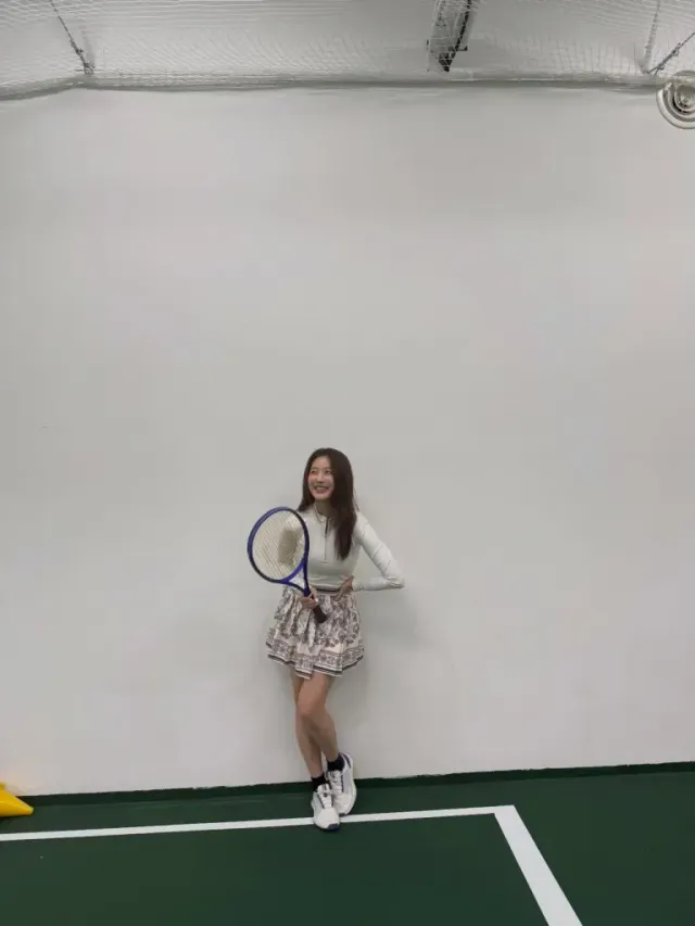 네트 앞 모먼트 | 블루 포인트 라켓과 어우러진 청량미 가득한 비주얼 /사진=남지현 인스타그램