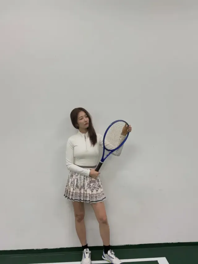 에슬레저 디테일 | 운동복의 기능성과 데일리 무드를 동시에 잡은 세련된 믹스매치 /사진=남지현 인스타그램