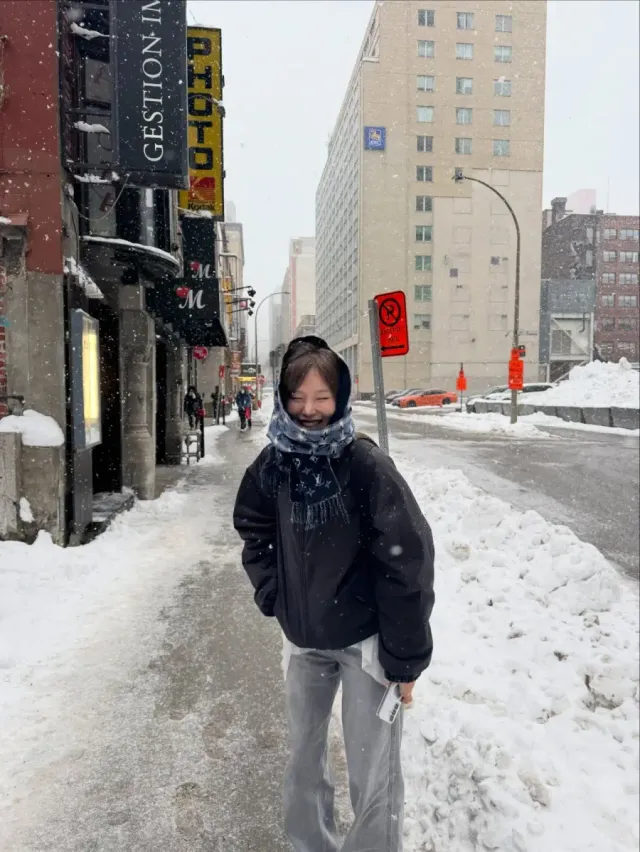 체크 머플러 | 목을 포근하게 감싸는 패턴 머플러로 완성한 보온 코디 /사진=김아랑 인스타그램