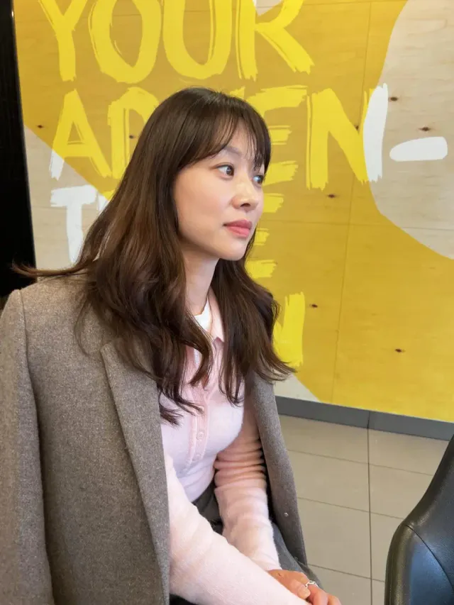 브라운 재킷 | 핑크 니트 위에 걸친 톤온톤 재킷으로 완성한 세련된 간절기 레이어드 스타일 /사진=장신영 인스타그램