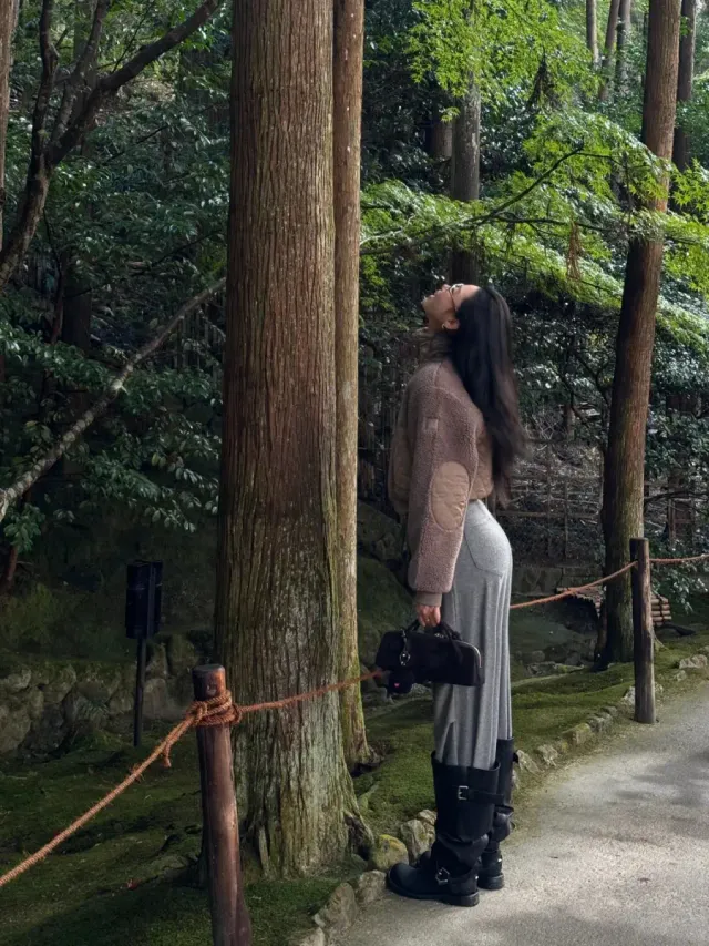 플리스 재킷 | 톤온톤 브라운 배색과 퀼팅 포켓이 돋보이는 숏 기장 플리스 /사진=배윤영 인스타그램