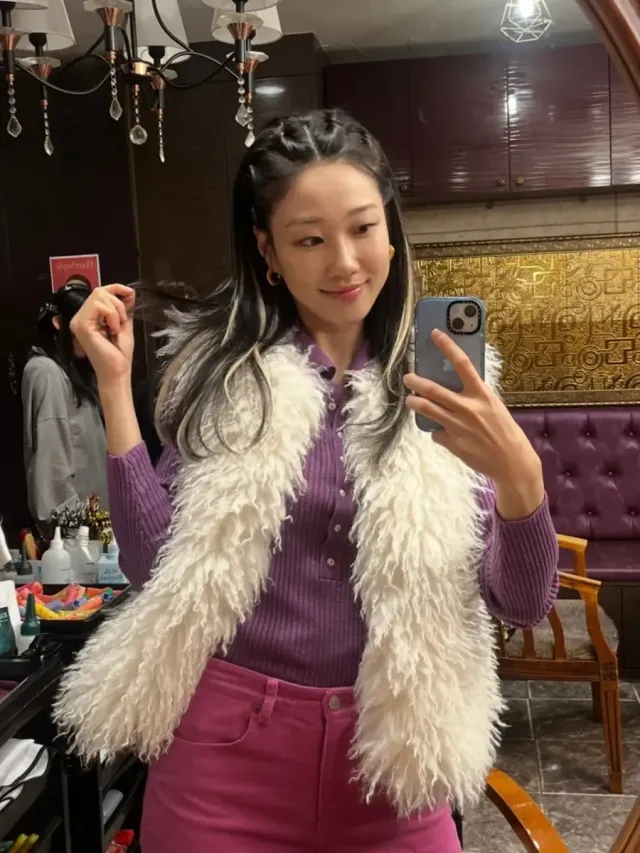 하윤경의 유니크한 퍼 베스트 스타일링 | 캐릭터의 색깔을 패션으로 증명하는 소화력 /사진=하윤경 인스타그램