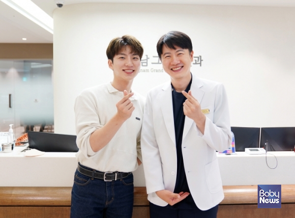 강남그랜드안과(대표원장 이관훈, 이영섭)가 최근 뮤지컬 배우 윤은오를 홍보 대사로 위촉했다고 밝혔다.&nbsp;ⓒ강남그랜드안과