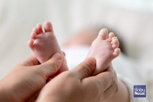 저출산 문제를 해결하기 위해서는 실제로 체감할 수 있는 지원책 마련이 필요하다.&nbsp;자녀 수에 따라 상속세와 증여세, 소득세의 세율을 대폭 낮추거나 세액 공제를 확대할 필요가 있다. ⓒ베이비뉴스