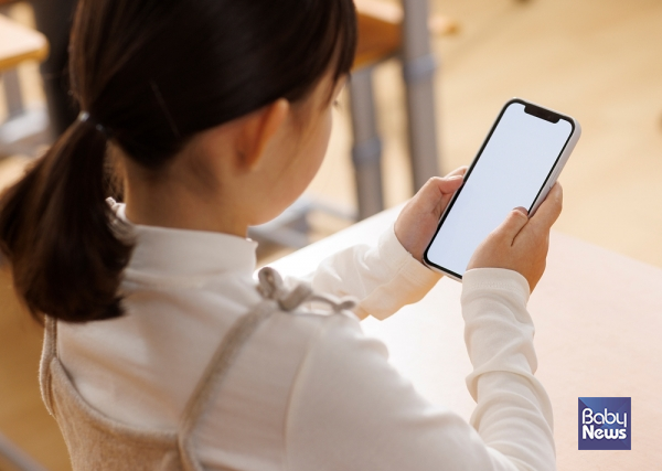 우리 아이들이 디지털 공간에서 ‘무엇을 경험하고 있는가’에 주목해야 한다. ⓒ베이비뉴스