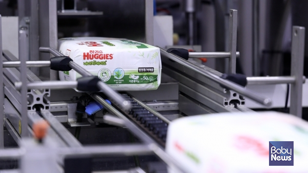 국내에서 유일하게 유한킴벌리가 생산하는 이른둥이용 초소형 기저귀. ⓒ유한킴벌리