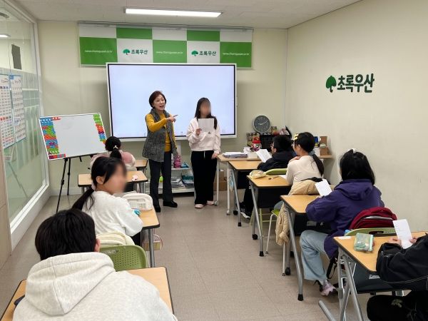 2025년 11월, 초록우산 시흥한국어공유학교에서 이주배경아동들이 한국어 수업에 참여하고 있다. ⓒ초록우산