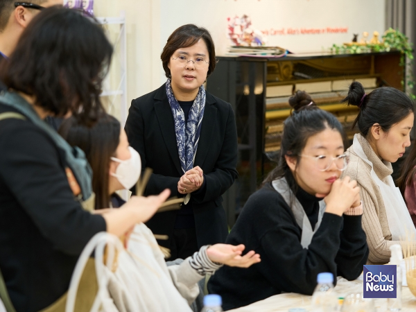 ‘뉴질랜드 산양유아식 박사님과 함께하는 아기 성장 마스터클래스: 모유에 질문하고 산양유에서 답을 찾다’ 참석자들의 질문에 답하고 있는 윤영화 일동후디스 생애주기영양연구센터 수석. ⓒ베이비뉴스