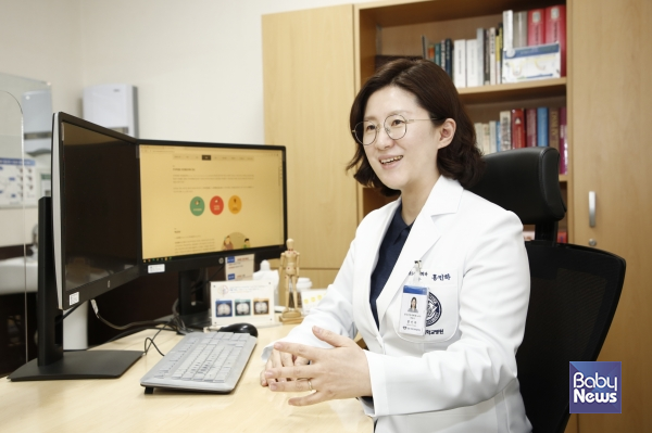 정신건강의학과_홍민하교수_진료사진. ⓒ강동경희대병원