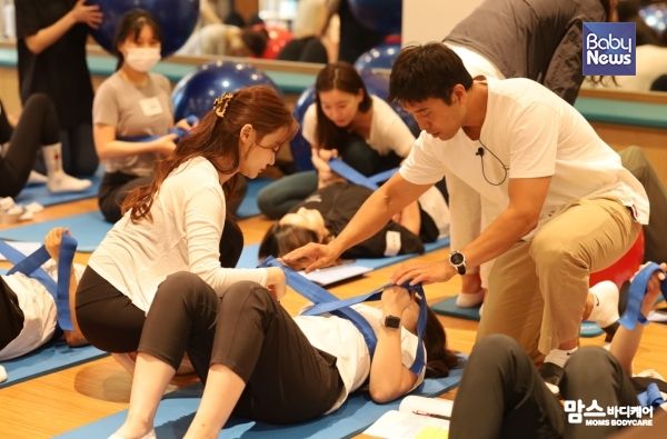 김우성 맘스바디케어 대표가 임산부 운동처방사 자격과정 교육을 진행하고 있다. ⓒ맘스바디케어&nbsp;