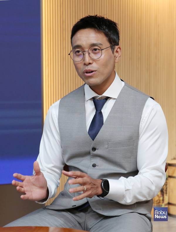 김우성 맘스바디케어 대표는 “예전에는 임신 초기 12주까지 유산 가능성을 이유로 운동 자제를 권장했지만, 최근 연구에서는 초기라고 해서 활동량을 줄일 필요가 없다고 밝혀졌다”면서 “가능하면 바로 시작하는 것이 좋다”고 조언했다. 이효상 기자 ⓒ베이비뉴스