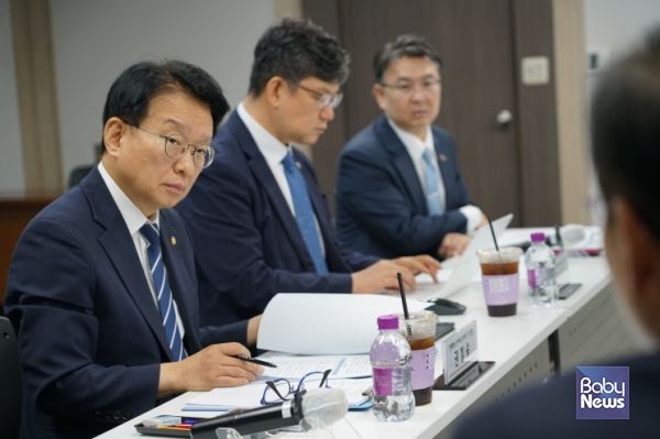 경제형벌 · 민사책임 합리화를 위한 중소기업 소통 간담회 모습.&nbsp;ⓒ더불어민주당