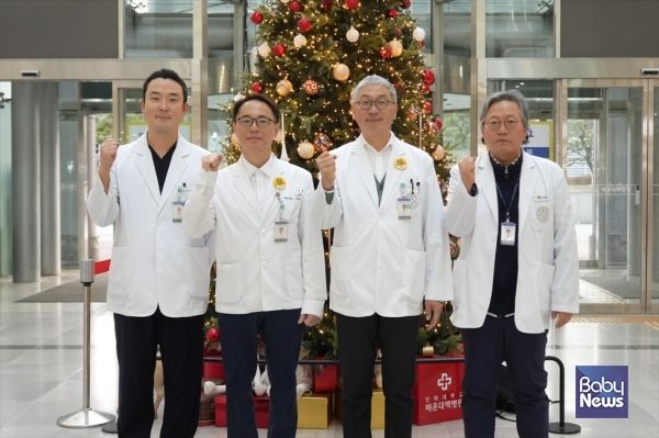 해운대백병원 로봇수술센터 비뇨의학과 의료진(왼쪽부터 박명찬 교수, 정재승 교수, 박상현 교수(센터장), 오철규 교수).&nbsp;ⓒ해운대백병원