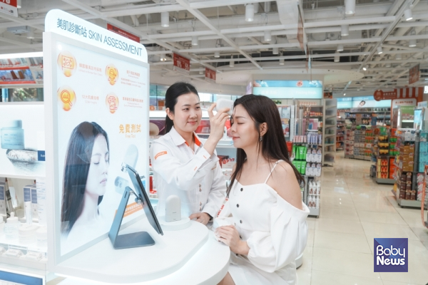 비컨, AI 피부·두피 진단 솔루션 시연 모습. ⓒ비컨