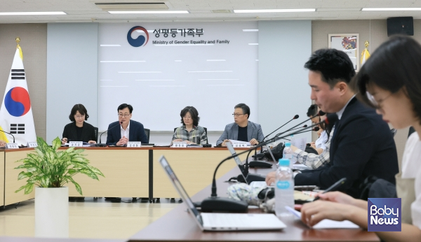 김성철 성평등가족부 안전인권정책관이 23일(화) 정부서울청사에서 성폭력 유형별 실태 및 대응 계획 등을 담은 2025년 성폭력 안전실태조사 결과를 브리핑하고 있다. ⓒ성평등가족부