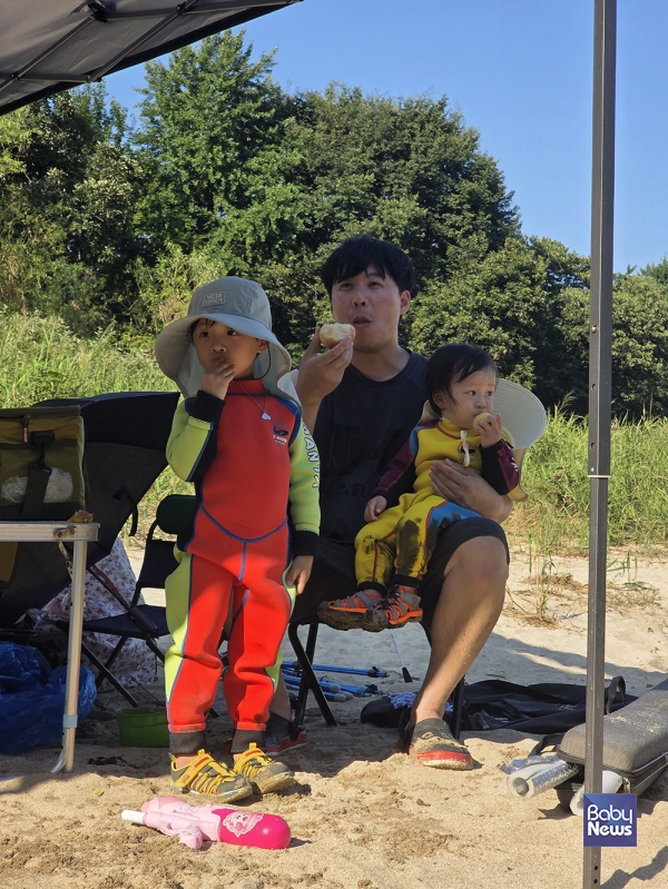 서툴렀던 아빠의 첫 육아는 100인의 아빠단과 함께 아이와 소통하고 성장하는 시간으로 바뀌었다. ⓒ송용주