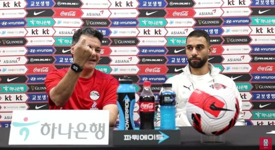 "경기보다 더 중요해"...이집트 감독 뜬금 '손가락 하트'의 '거국적' 의미