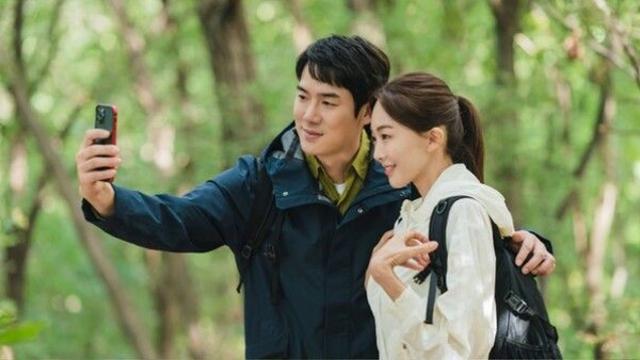 사랑의이해 유연석♥금새록, 사내커플의 알콩달콩 등산길 깜짝 뽀뽀까지