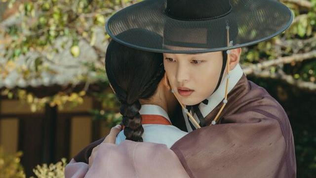 유세풍2 김민재X김향기, 애틋한 눈물 포옹