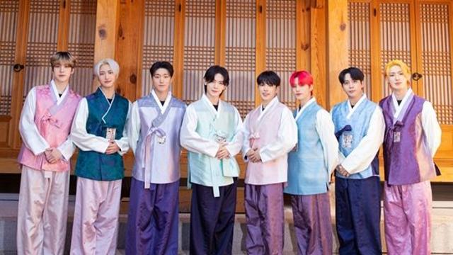 에이티즈, 세배 파도타기로 전한 덕담…미공개 한복 사진 大방출