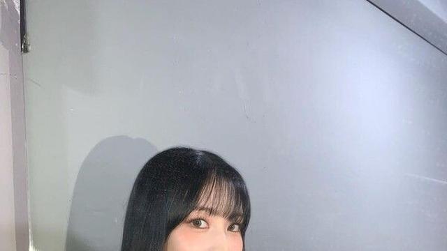 트와이스 모모, 얇은 슬립 드레스 한 장 입고 뽐낸 섹시미