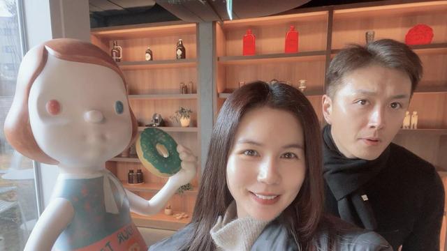 박시은, 남편 진태현과 다정한 투샷··· 웃는 모습이 똑닮은 부부