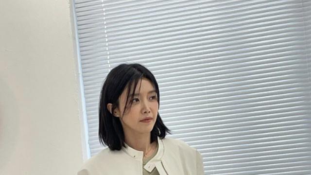 채정안, 봄과 어울리는 패션··· 시크한 듯 쿨내나는 오피스룩