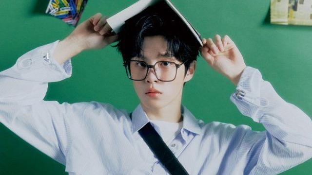 김우석 소년미…20대 후반 안 믿겨 화보