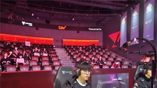 LCK PO 압도적 T1, 3세트 승리…승자전까지 한 걸음