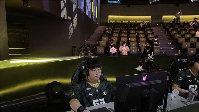 LCK PO 디팬딩 챔피언 젠지, 한화생명에 완승…3R 승자전 진출