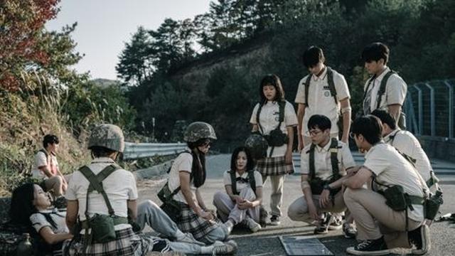 군인이 된 고3 학생들의 처절한 사투…방과 후 전쟁활동