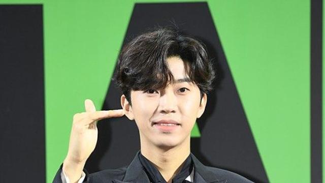 임영웅, 시축에 노래 선물까지…상암 경기장 빛낸다