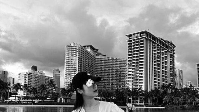 신예은, 쭉 뻗은 몸매 돋보인 시원한 휴양지룩 발랄 섹시미