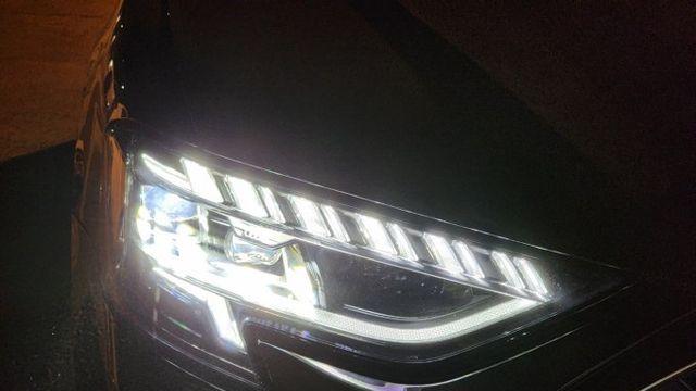 momo톡 밤길 운전 무섭다고요 대낮처럼 환한데…