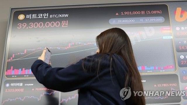 크립토 윈터에 실명계좌 내준 은행, 작년 수수료 수입 반토막