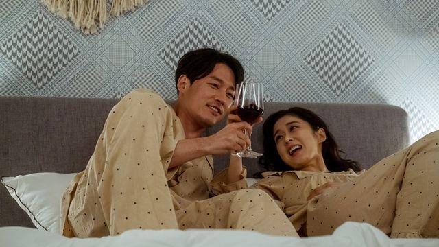 장나라·장혁, 침대 위 로맨틱 무드…찐 부부 케미 패밀리