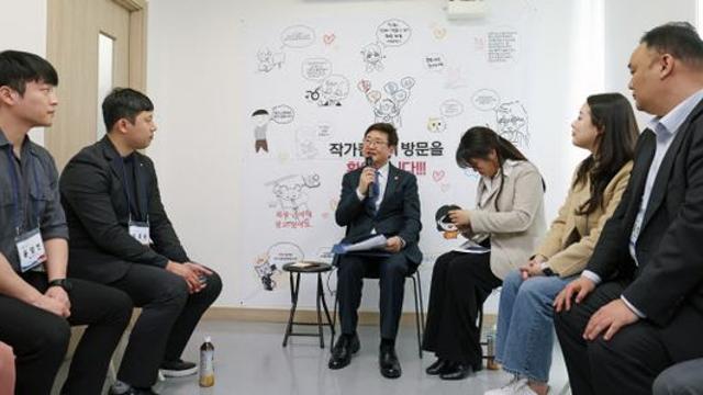 웹소설 제작사 찾은 박보균…“MZ세대 정책적 뒷받침할 것”