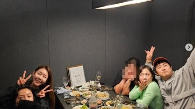 한혜진은 왔는데  전현무 빠졌네…이시언 나혼산 모임 인증샷