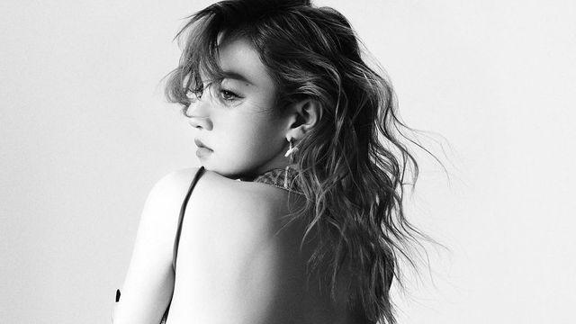 여자아이들 우기, 파격 등 노출…성숙해진 비주얼