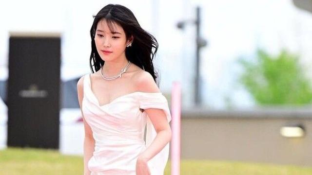 이종석♥ 아이유, 순백의 여신강림…미모가 레전드급뉴스컬처★