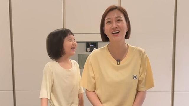 장윤정, 장난꾸러기 딸에 잠깐 보니까 귀엽죠 해탈