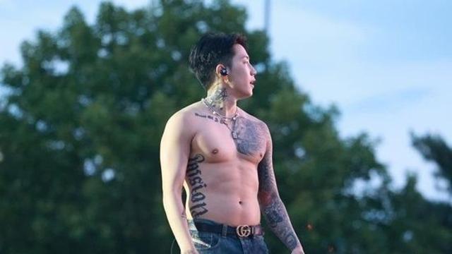 몸매 어쩌고 시끄러워…박재범, 민폐 논란 뒤풀이 현장 포착